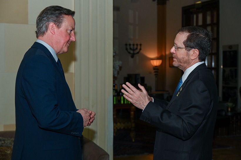 David Cameron and Isaac Herzog.jpg
